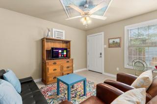 Elm Street Bungalow - 5