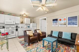Elm Street Bungalow - 5