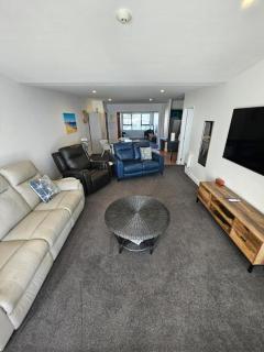 Luxury Beach Escape - 6 Adams Ave Mt Maunganui - Mount Maunganui - 2
