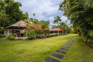 5 Bedroom Luxury Villa With Huge Garden & Pool 150-Metres To Seminyak Beach - 6
