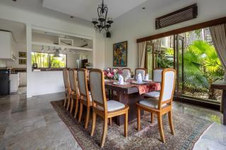 5 Bedroom Luxury Villa With Huge Garden & Pool 150-Metres To Seminyak Beach - 2
