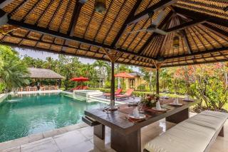 5 Bedroom Luxury Villa With Huge Garden & Pool 150-Metres To Seminyak Beach - 0