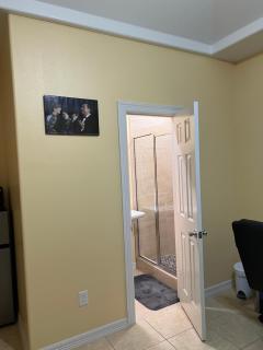 Room, Private Restroom and Entrance - Edinburg - 5
