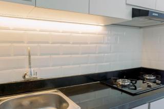 Cozy Stay Studio at Urbantown Serpong Apartment By Travelio - Tangerang - 3