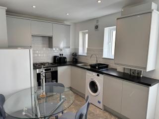 Stylish 2-Bed Stay in SE London - 5
