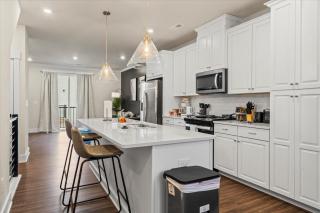 Luxurious King 3BR Townhouse Mins to Uptown CLT! - Charlotte - 5