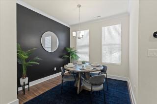 Luxurious King 3BR Townhouse Mins to Uptown CLT! - Charlotte - 1