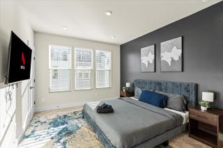 Luxe King 4BR Townhouse with Rooftop in Uptown CLT - 7