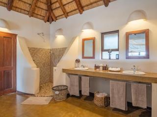 Nyati Safari Lodge - 6