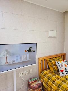 Bucheon Sinjung-dong Station High Floor View Lovely House - 9