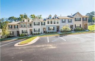 Upscale King 3BR Townhouse Mins to Cary & NC State - Raleigh - 2