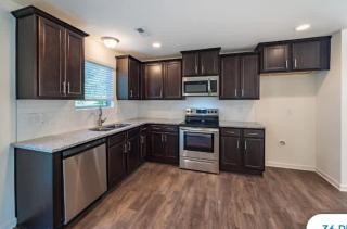 Upscale King 3BR Townhouse Mins to Cary & NC State - Raleigh - 4