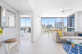 Elegant 2-Bed with Rooftop Dining & Fabulous Views - Brisbane - 0