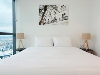 Chic 2-Bed Apt with Views & Pool at Queens Wharf - Brisbane - 7