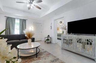 Hot Tub Near Missions Park DT Yard BBQ Games - 5