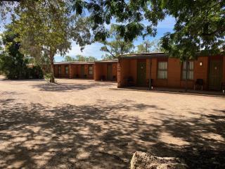 Territory Manor Motel & Caravan Park - Mataranka - 0