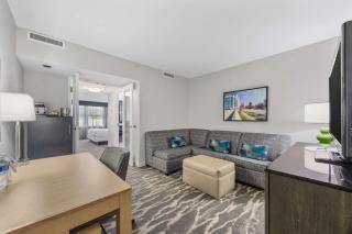 DoubleTree Suites by Hilton Hotel Huntsville South - 1