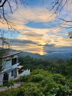 The Hillside Villa Tagaytay - Laurel - 9