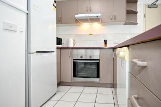 Seabreeze Stay Steps to the Beach with Pool Access Caloundra - 3