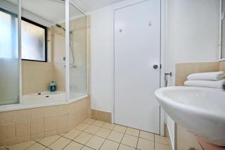 Seabreeze Stay Steps to the Beach with Pool Access Caloundra - 1