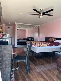 Just The Two Of Us -Romantic Pool View And Private Entry Sleeps 2 Near CSUN CSUN - North Hills - 8