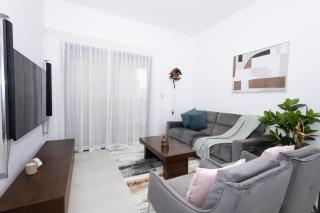 Spacious 2BR Apartment l Rooftop Pool l Gym - 6