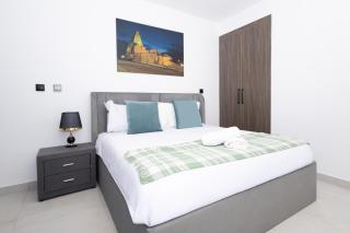 Spacious 2BR Apartment l Rooftop Pool l Gym - 4