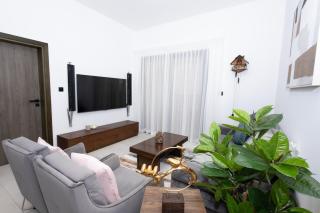 Spacious 2BR Apartment l Rooftop Pool l Gym - 3