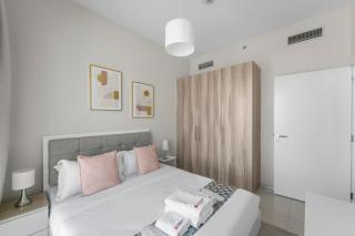 Modern 1BR at Golf Vita A in Damac Hills Near Golf - 3