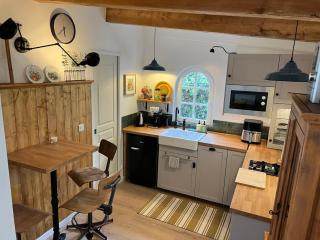 villa spacieuse piscine jacuzzi 8 chambres 22 couchages - Saint-Chamas - 3