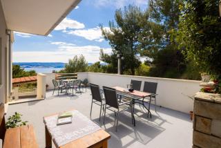 Poolside Apartments - 4