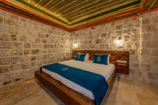Latona Stone Palace - 1