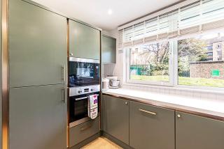 Stylish Islington Garden Flat Sleeps Four - 9