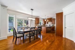 Charming Surrey 2-Bedroom with shared Living room and Kitchen - Surrey - 3
