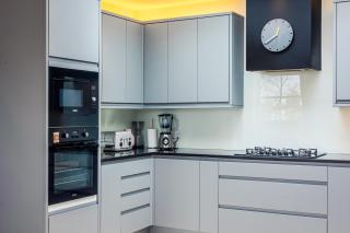 Amazing 2BR Flat, Free Parking, by Battersea - London - 1