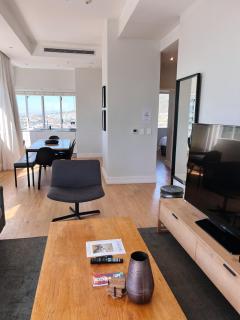 Luxury 2 Bedroom Apartment Waterfront Views - Cape Town - 2