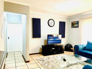 Ankazimia House at Reedsview - Roodepoort - 7