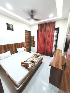 HOTEL MALWA RESIDENCY FULL AIR CONDITIONING WITH LIFT FACILITY NEAR UJJAIN JUNCTION RAILWAY STATION AND MAHAKALESHWAR JYOTIRLINGA UJJAIn - Ujjain - 3