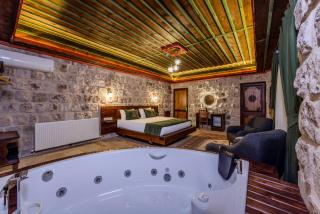 Latona Stone Palace - 4