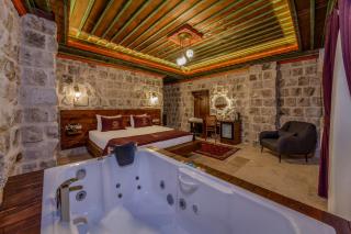 Latona Stone Palace - 1