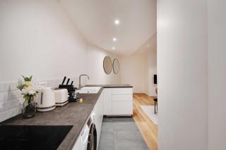 Beautiful 3BR 8P Nation Apartment - 4