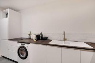 Beautiful 3BR 8P Nation Apartment - 2