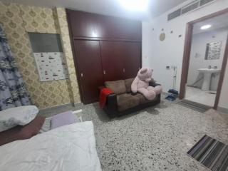 Old room with a balcony and view - Abu Dhabi - 8