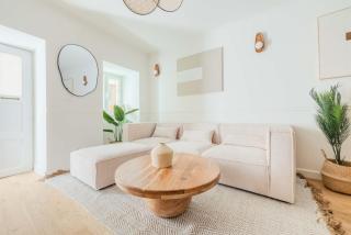Stylish 2BR Apartment with AC & Terrace | By Airnest - Lissabon - 4