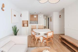 Stylish 2BR Apartment with AC & Terrace | By Airnest - Lissabon - 3