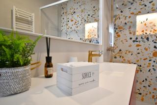 Cozy Center Apartment - 1