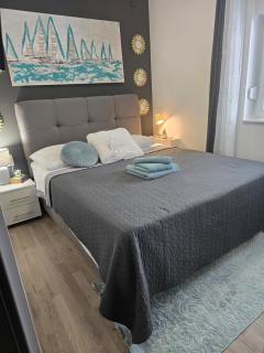 Grey House with heated pool - 4