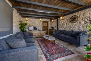 Latona Stone Palace - 7