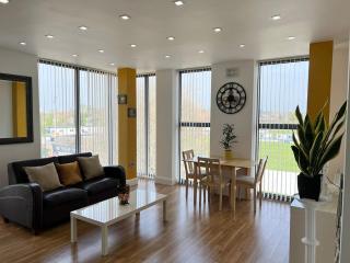 Castle 1 Bed-Free Parking-Fibre - 0