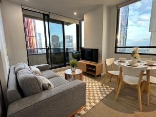 2BR City View Apt with Pool and Cinema - Melbourne - 0